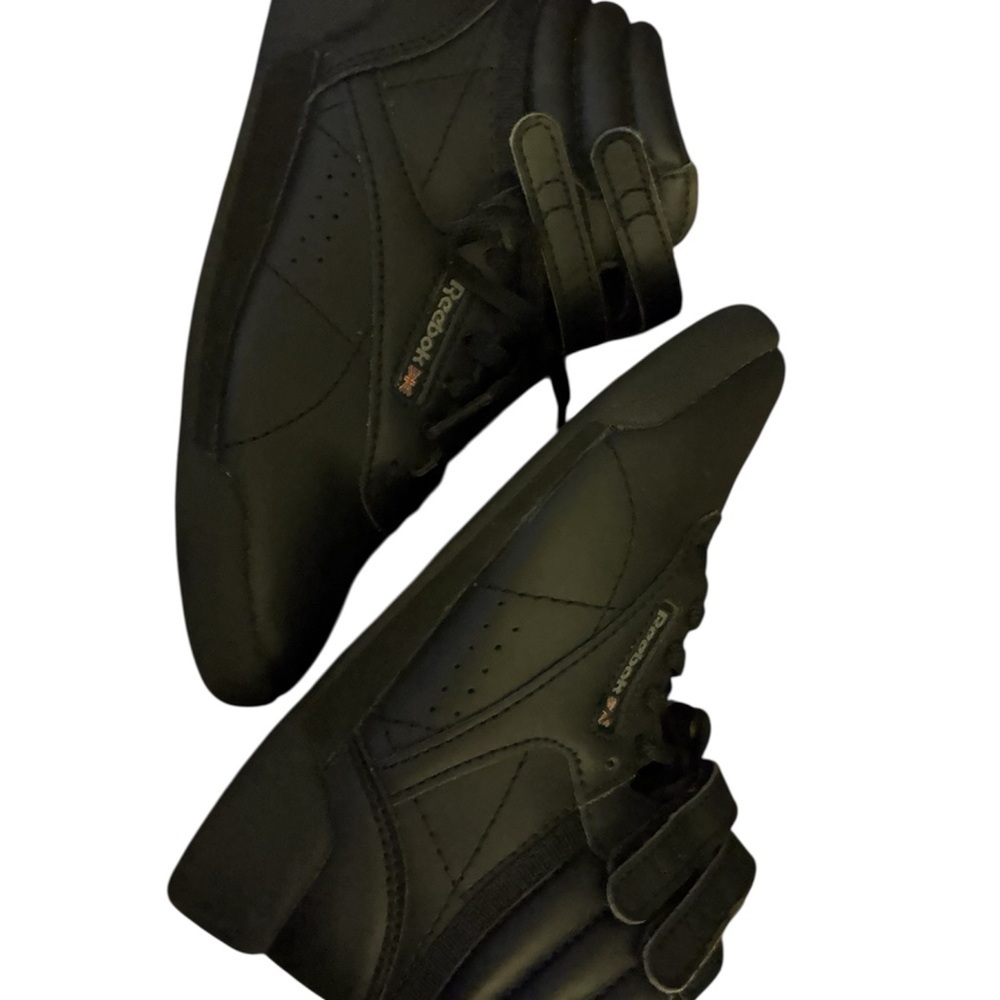 Kids Black Reebok Classic - Picture 2 of 5
